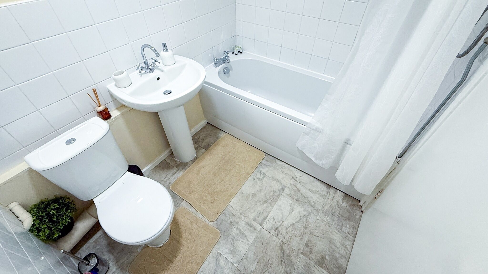 ฝักบัว, ผ้าเช็ดตัว