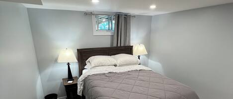 1 habitación, tabla de planchar con plancha, wifi y ropa de cama