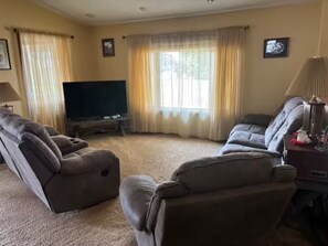 TV connectée, cheminée, jeux vidéo