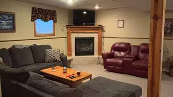 Smart TV, lareira, videogames