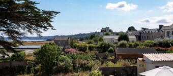Holiday Home 'Le Paradis Sur Mer' with Private Terrace and Private Garden