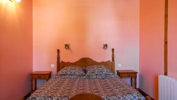 3 chambres, fer et planche Ă repasser, draps fournis