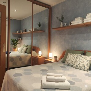 2 makuuhuonetta, silitysrauta/-lauta, vauvan matkasänky, ilmainen Wi-Fi