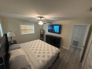 2 bedrooms, iron/ironing board, WiFi, bed sheets