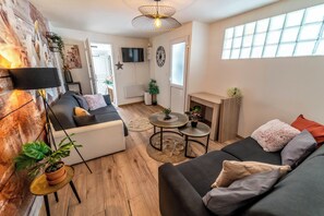 TV - Le Spacieux Appartement avec Jacuzzi & Terrasse (Honfleur)