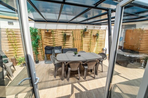Le Spacieux Appartement avec Jacuzzi & Terrasse