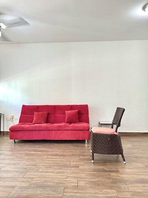 Comfort dubbelrum | Vardagsrum | 55-tums smart-tv med kabelkanaler