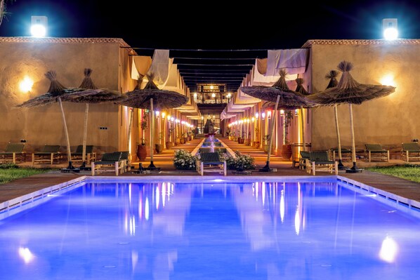 Outdoor pool, pool umbrellas, sun loungers