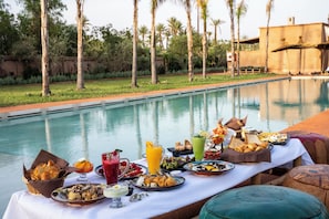 Free daily buffet breakfast