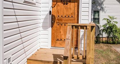 Charming 3-bedroom bungalow house in lovely downtown Raleigh