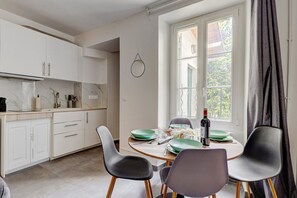Dining - TheBlueStay 336 - Charming Apartment in Paris 13 (Paris)