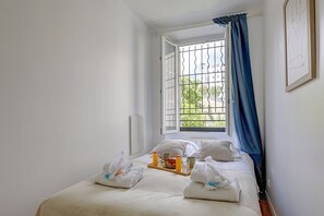 2 bedrooms, desk, iron/ironing board, internet