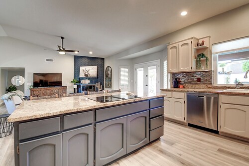 North Scottsdale Gem w/ Pool , Hot Tub, Putting Green!