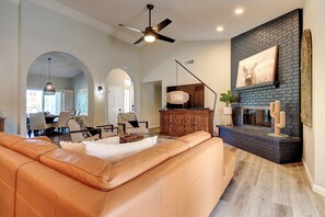 Téléviseur connecté, foyer, jeux vidéo, imprimante