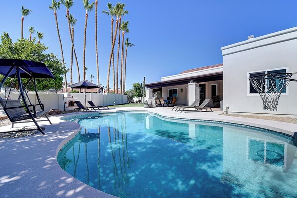 Piscine extérieure, piscine chauffée