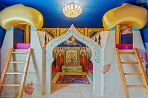 8 chambres, fer et planche à repasser, lit parapluie, Wi-Fi