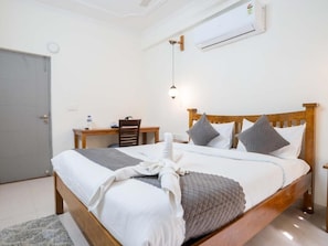 Deluxe Double Room | Free WiFi - MTJ Hotels (Agra)