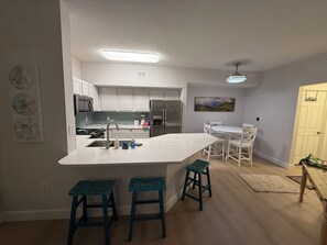 Mikrovågsugn, ugn, spishäll och diskmaskin