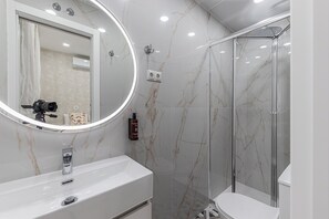 تجهيزات دش، مجففات شعر، مناشف