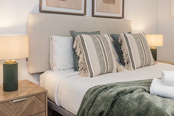 1 habitación, tabla de planchar con plancha, wifi gratis y ropa de cama 
