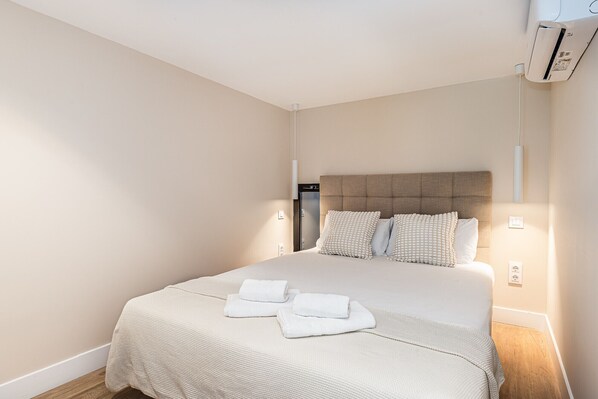 2 dormitorios, tabla de planchar con plancha, wifi gratis y ropa de cama