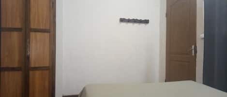2 chambres, fer et planche Ă repasser, Wi-Fi gratuit, draps fournis