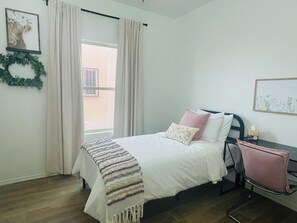 3 bedrooms, iron/ironing board, WiFi, bed sheets