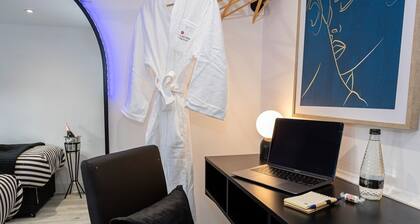 Wigan 4BR Retreat + Full Kitchen & Street Parking