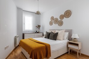 3 chambres, fer et planche à repasser, accès au Wi-Fi (inclus)
