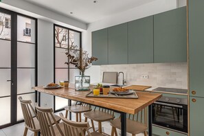 Fridge, microwave, oven, dishwasher