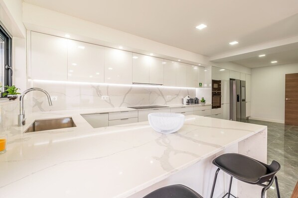 Fridge, microwave, oven, dishwasher