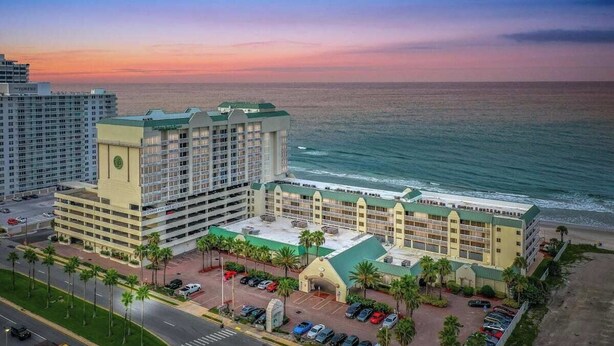 Exterior - Beachfront Studio - King Bed & Direct Ocean View (Daytona Beach)
