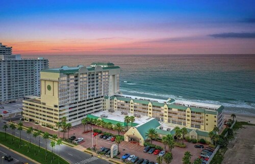 Beachfront Studio - King Bed & Direct Ocean View