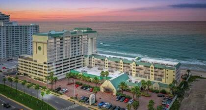 Beachfront Studio - King Bed & Direct Ocean View