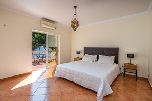 3 bedrooms, iron/ironing board, WiFi, bed sheets - Villa Poiso Da Águia with Sea View (Carvoeiro)