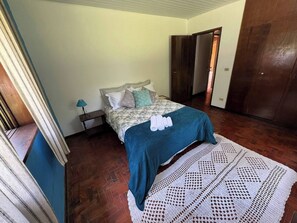 6 bedrooms, WiFi, bed sheets