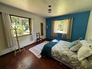 6 bedrooms, WiFi, bed sheets