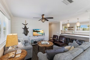 Unclassified image, 4 of 38, button