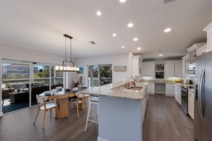Fridge, microwave, stovetop, dishwasher