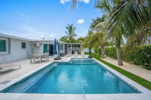 Unclassified image, 5 of 46, button