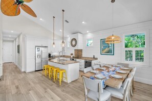Dining - Jersey Gal by Duncan Real Estate (Anna Maria)