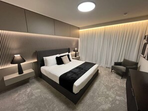 10 bedrooms, iron/ironing board, WiFi, bed sheets