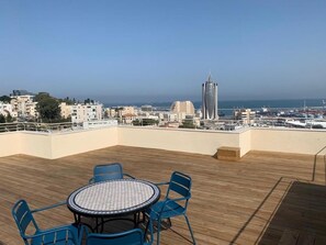 تناول الطعام بالخارج