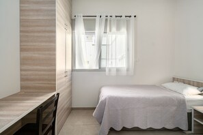 4 Schlafzimmer, Bügeleisen/Bügelbrett, kostenloses WLAN