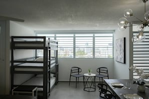 1 dormitorio, tabla de planchar con plancha, wifi gratis y ropa de cama
