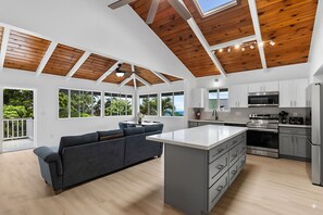 Four à micro-ondes, un four, surface de cuisson, lave-vaisselle