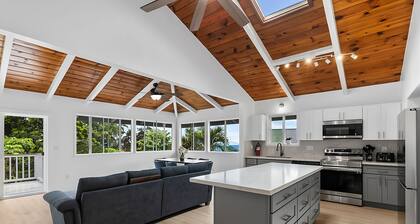 Renovated 5BR w/ AC, Vaulted Ceilings & Lanai Ocean View Near Airport