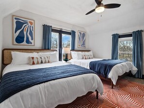 4 habitaciones, tabla de planchar con plancha, wifi y ropa de cama 