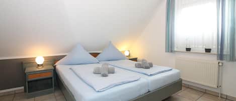 2 bedrooms, iron/ironing board, WiFi, bed sheets