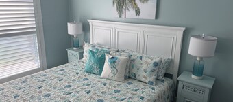 Luxury 3BR Townhouse Walk to Beach • Pet-Friendly • Boat Parking • Sleeps 10